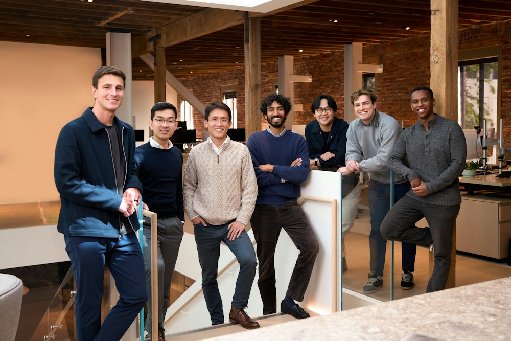 Equipo de Nordal Homes en su oficina (fotografía de ejemplo)